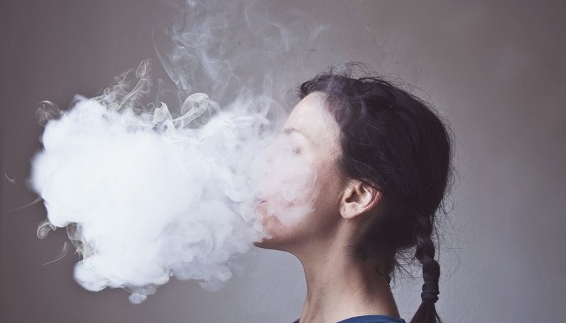 แผนภูมิเปรียบเทียบระบบทำความร้อนของ Vaporizer 5 ประเภท แสดง Conduction, Convection, Hybrid, Glass Stem และ Torch พร้อมป้ายกำกับและไอคอนสมุนไพรในแต่ละช่อง